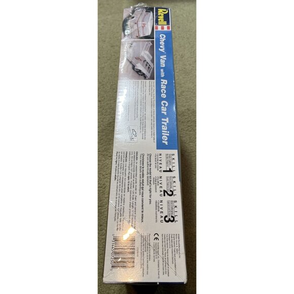 New! 1996 Revell 7250 1/24 Scale Chevy Van w/ Race Car Trailer Plastic Model Kit - Picture 2 of 5